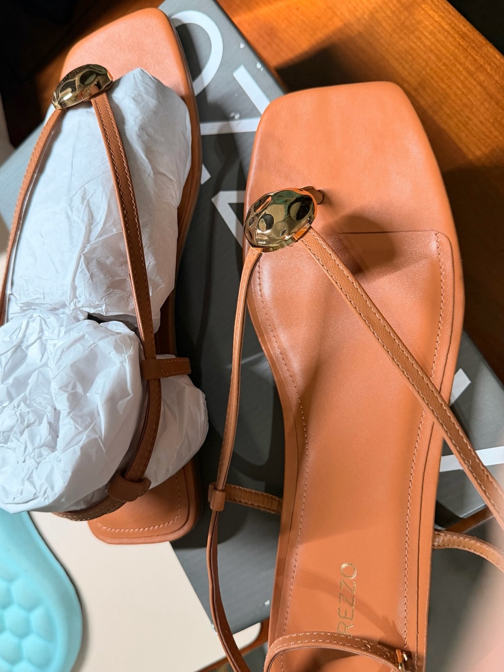 Arezzo Tan Leather Thong Sandals with Gold Medallion.Strappy Flat Sandals NWT 10 - Picture 4 of 5